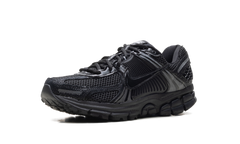 Zoom Vomero 5 WMNS"Black Patent" II6236 001