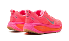 Vomero 18 WMNS"Digital Pink Hyper Orange" HM6804 602